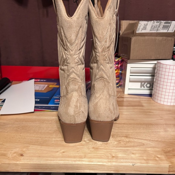 Time and Tru Tan Western Heeled Boots - Picture 5 of 5